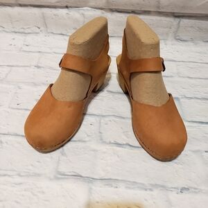 Moheda Dolly Leather Wooden Heel Clogs Size 37